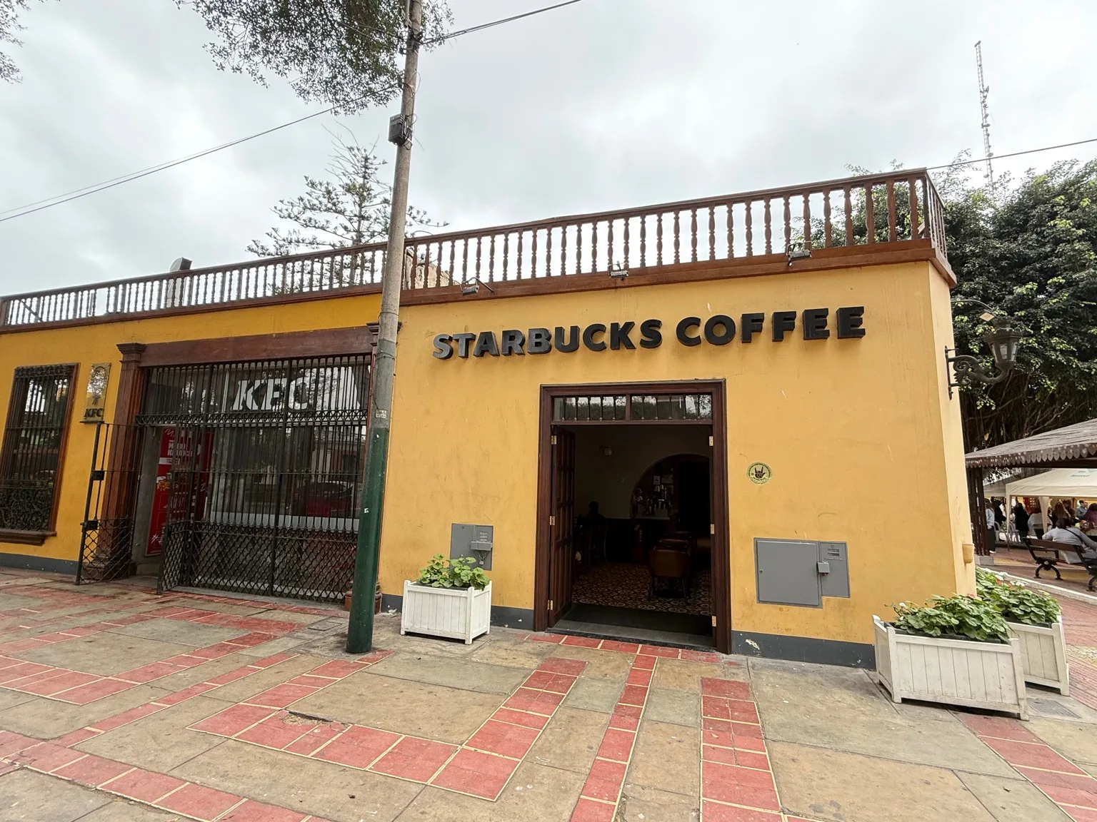 Starbucks Barranco — interior