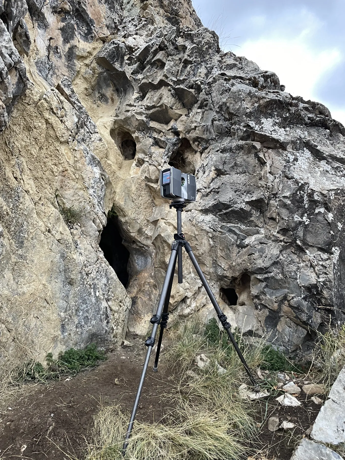 FARO Focus 3D 130X en el abrigo rocoso de Chogñacota — levantamiento láser in situ — Antauta, Puno — RESTAURO S.A.C. mayo 2023
