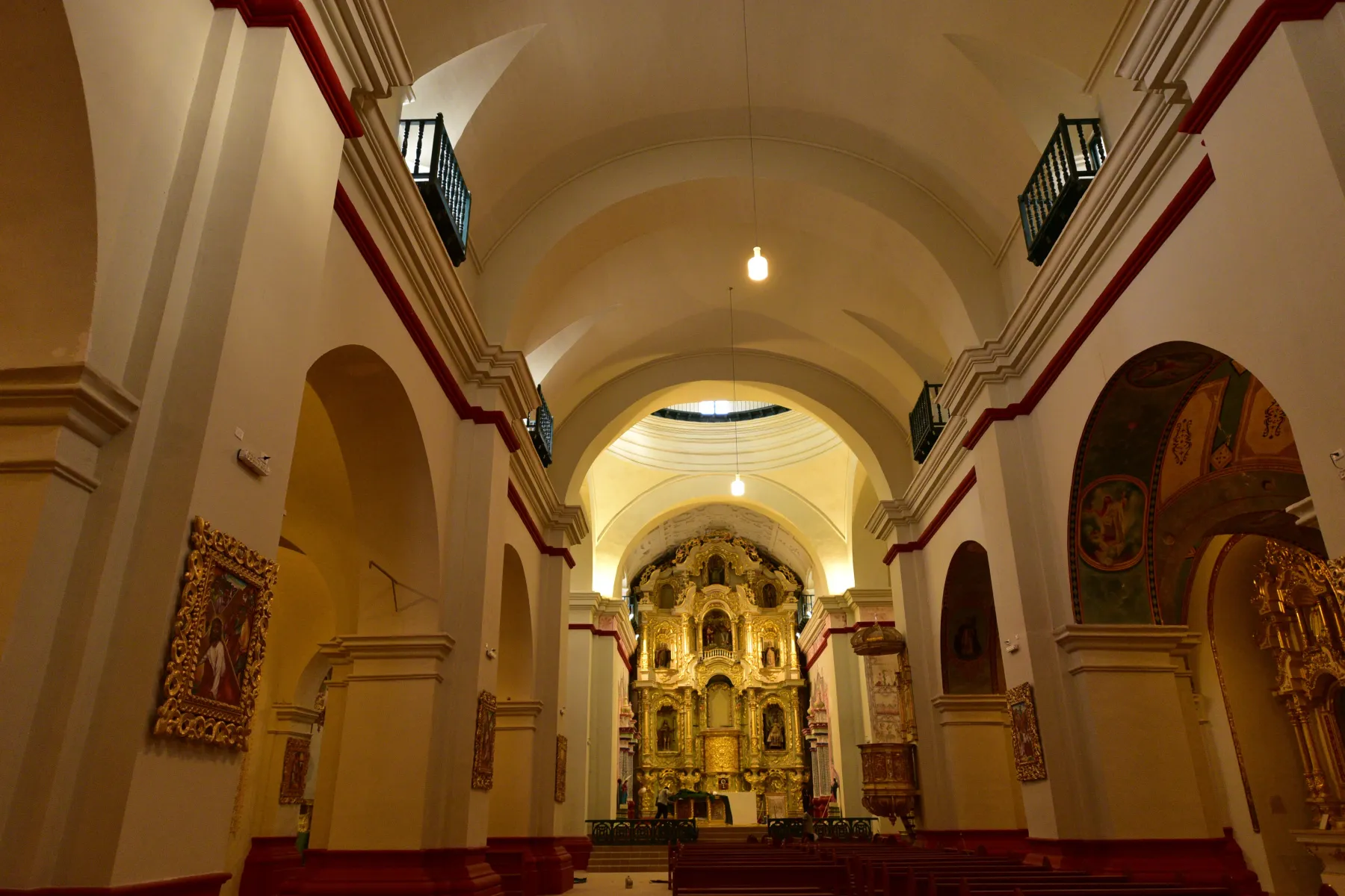 Nave interior restaurada — Iglesia San Martín de Tours, Sechura — RESTAURO SAC